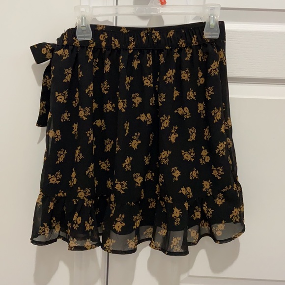 Hollister ultra high-rise cute skirt - Picture 2 of 3